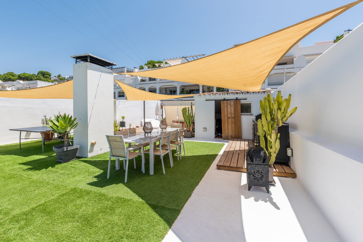 3 Bed Apartment for sale in Benahavís Costa Del Sol, Málaga, Spain
