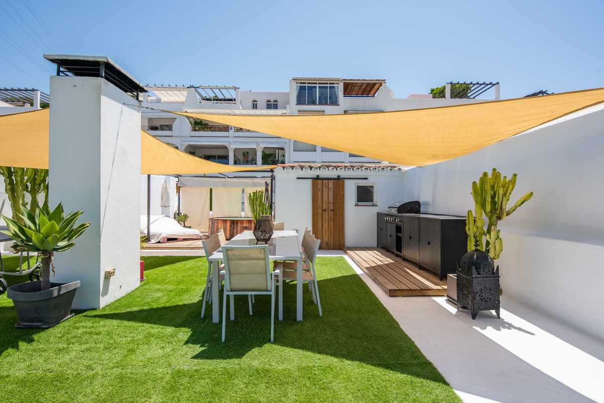 3 Bed Apartment for sale in Benahavís Costa Del Sol, Málaga, Spain