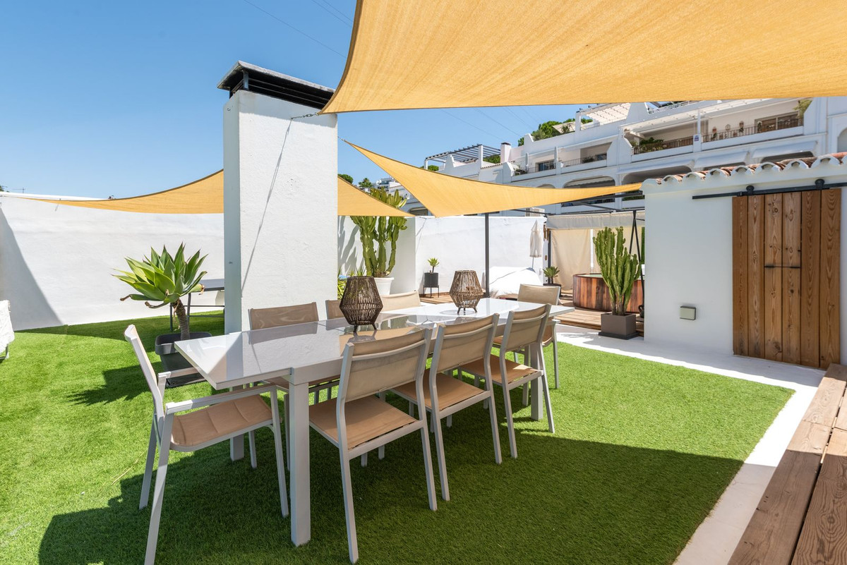 3 Bed Apartment for sale in Benahavís Costa Del Sol, Málaga, Spain