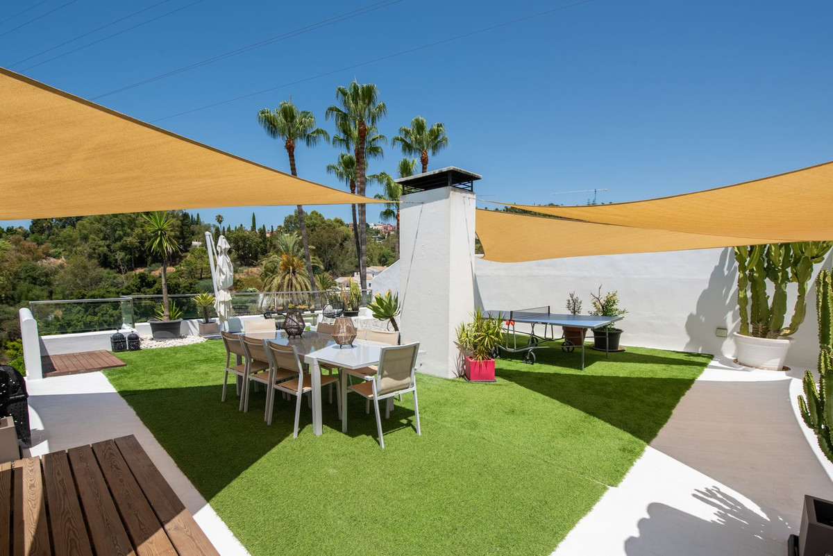 3 Bed Apartment for sale in Benahavís Costa Del Sol, Málaga, Spain