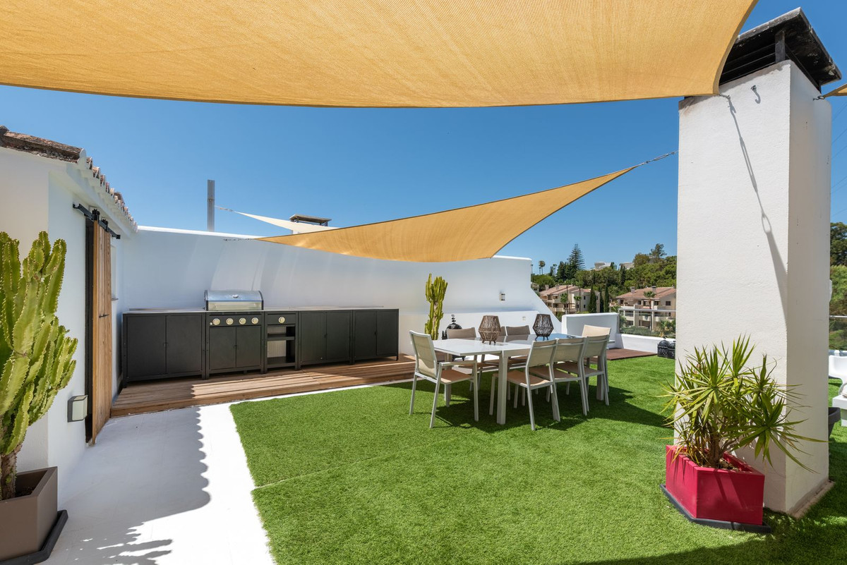 3 Bed Apartment for sale in Benahavís Costa Del Sol, Málaga, Spain