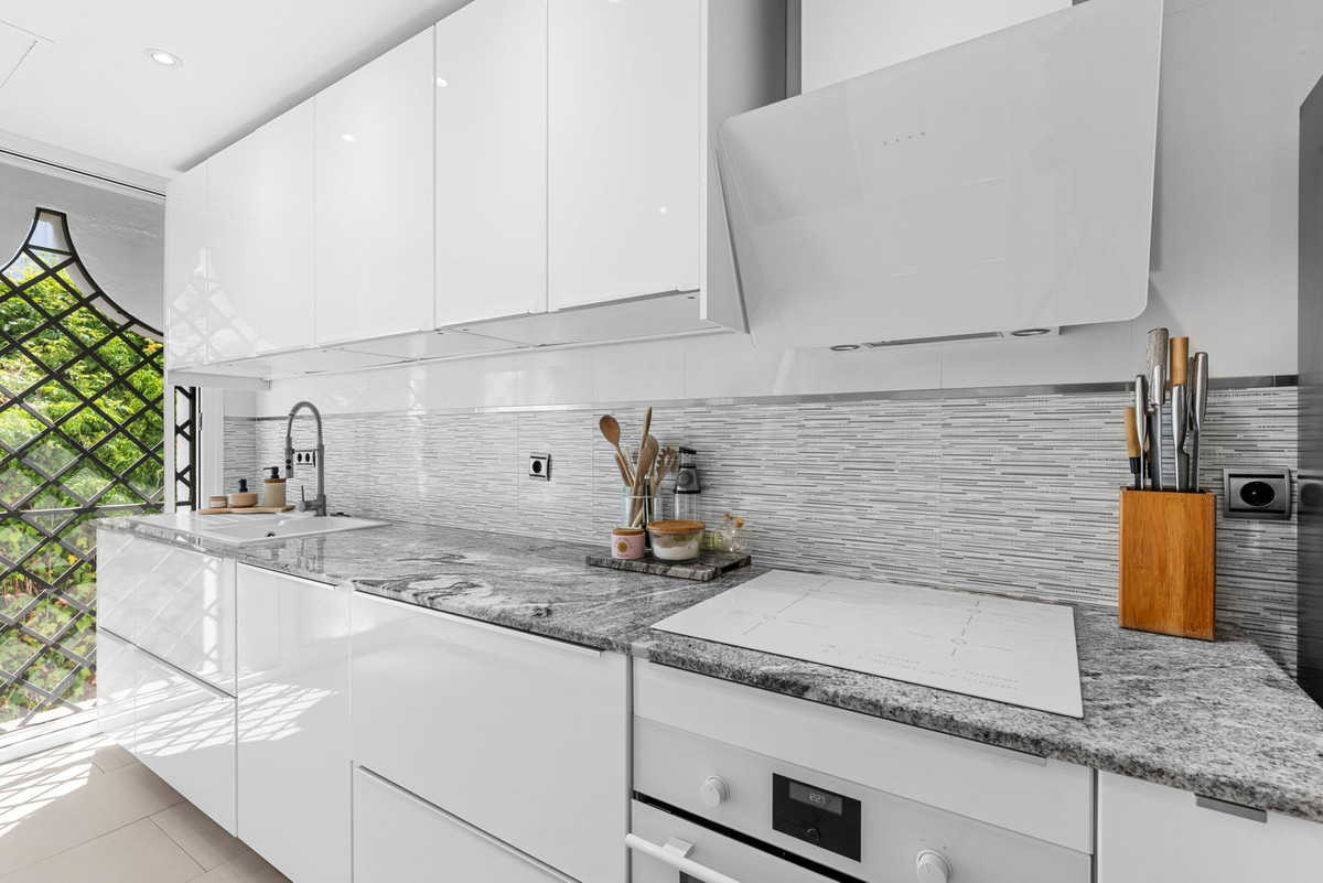 3 Bed Apartment for sale in Benahavís Costa Del Sol, Málaga, Spain