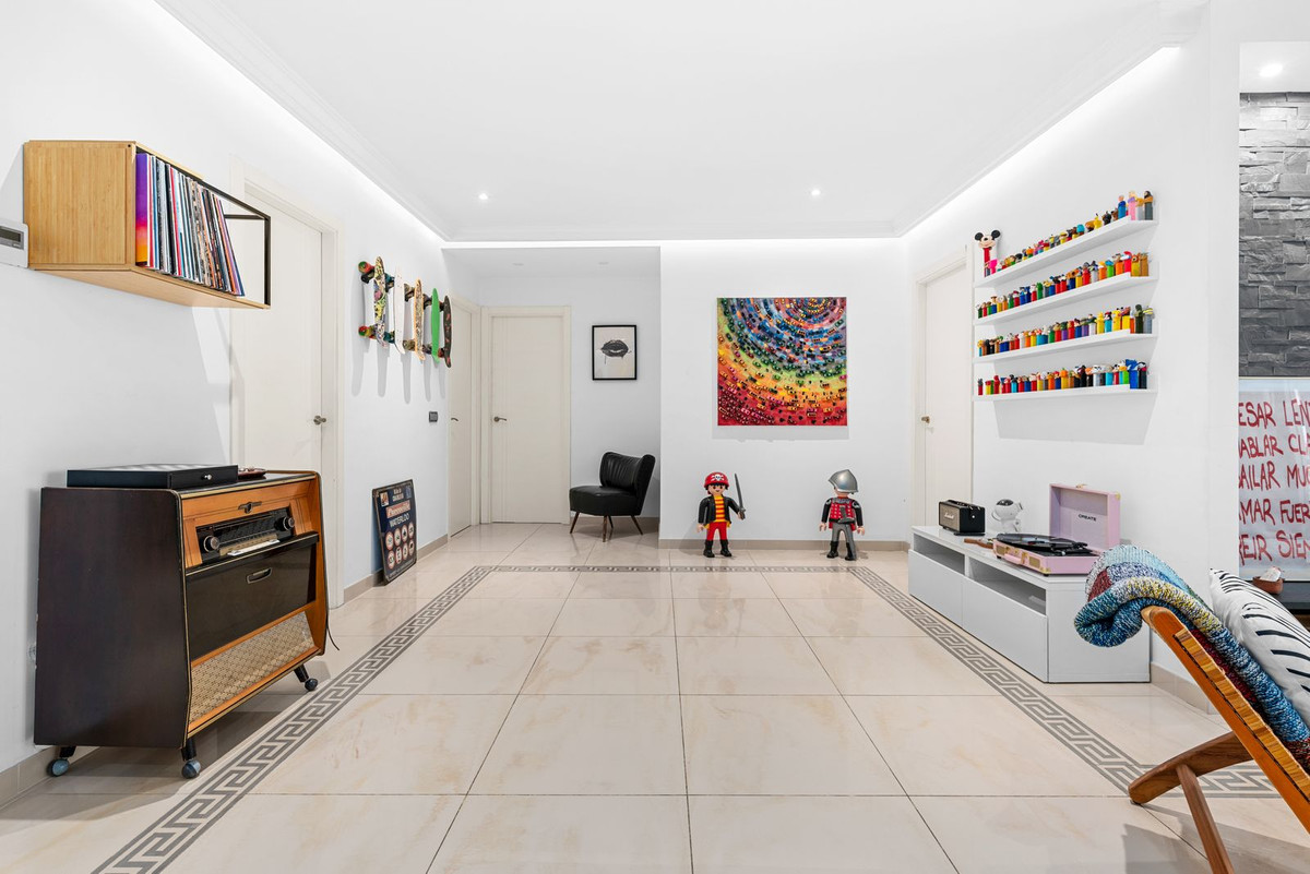 3 Bed Apartment for sale in Benahavís Costa Del Sol, Málaga, Spain