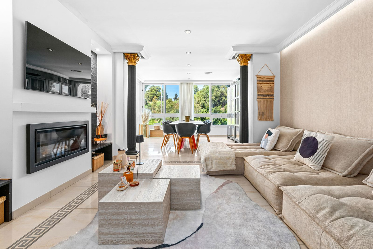 3 Bed Apartment for sale in Benahavís Costa Del Sol, Málaga, Spain