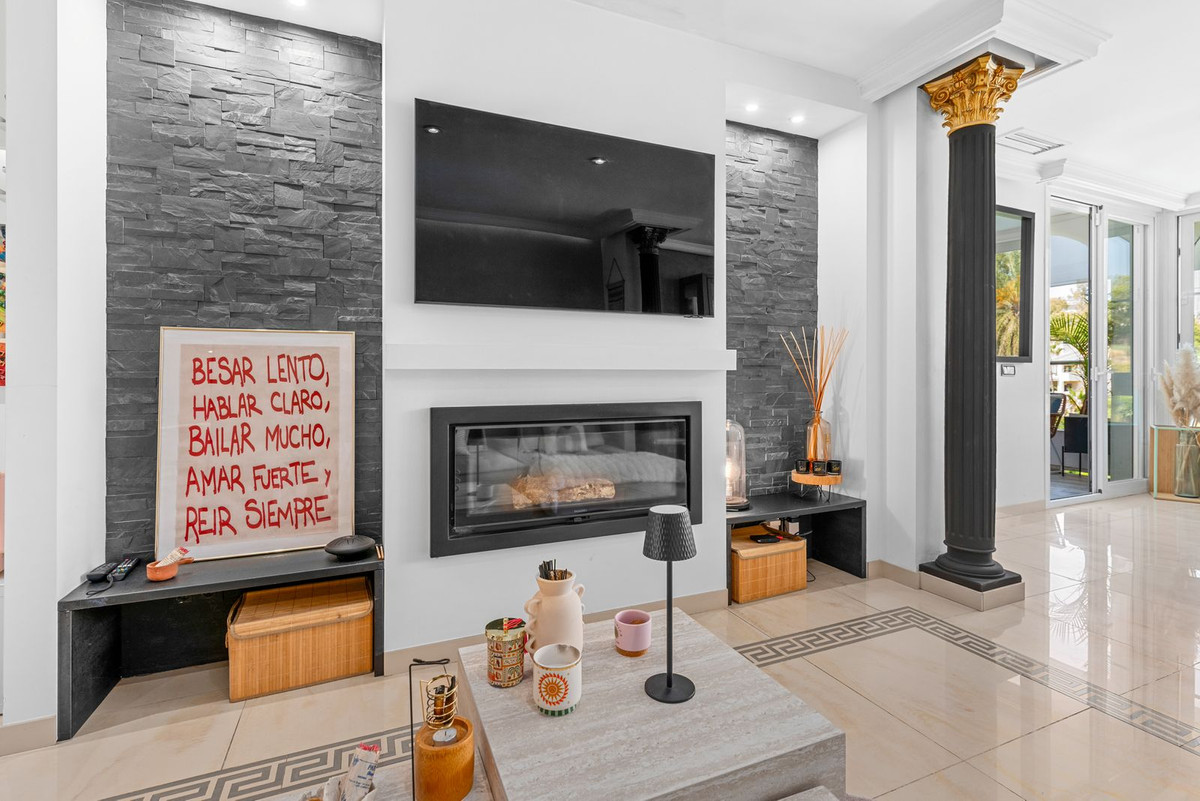 3 Bed Apartment for sale in Benahavís Costa Del Sol, Málaga, Spain