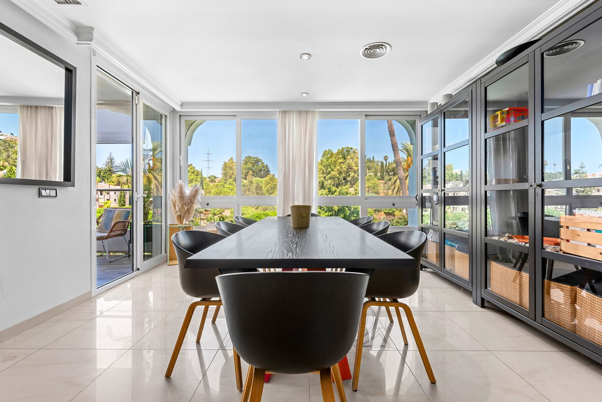 3 Bed Apartment for sale in Benahavís Costa Del Sol, Málaga, Spain