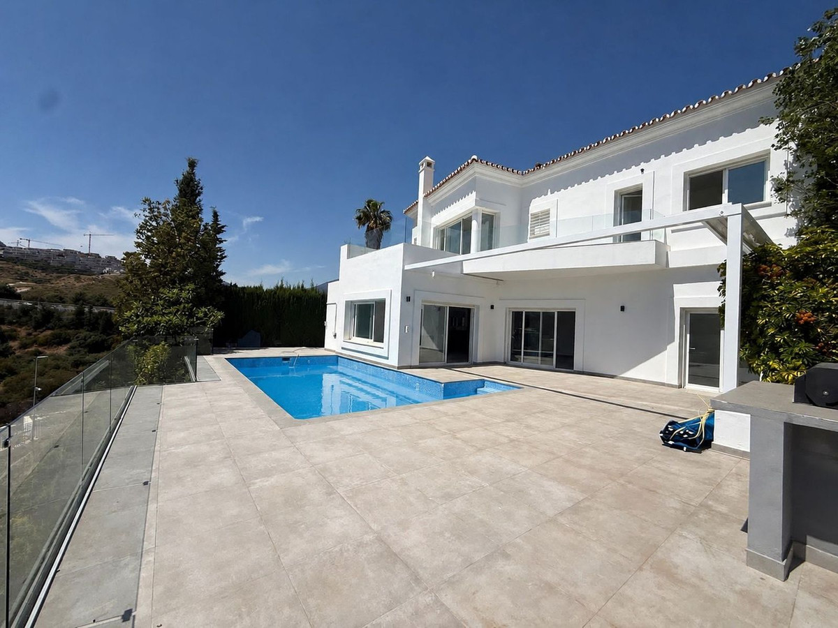 5 Bed Townhouse for sale in Benahavís Costa Del Sol, Málaga, Spain
