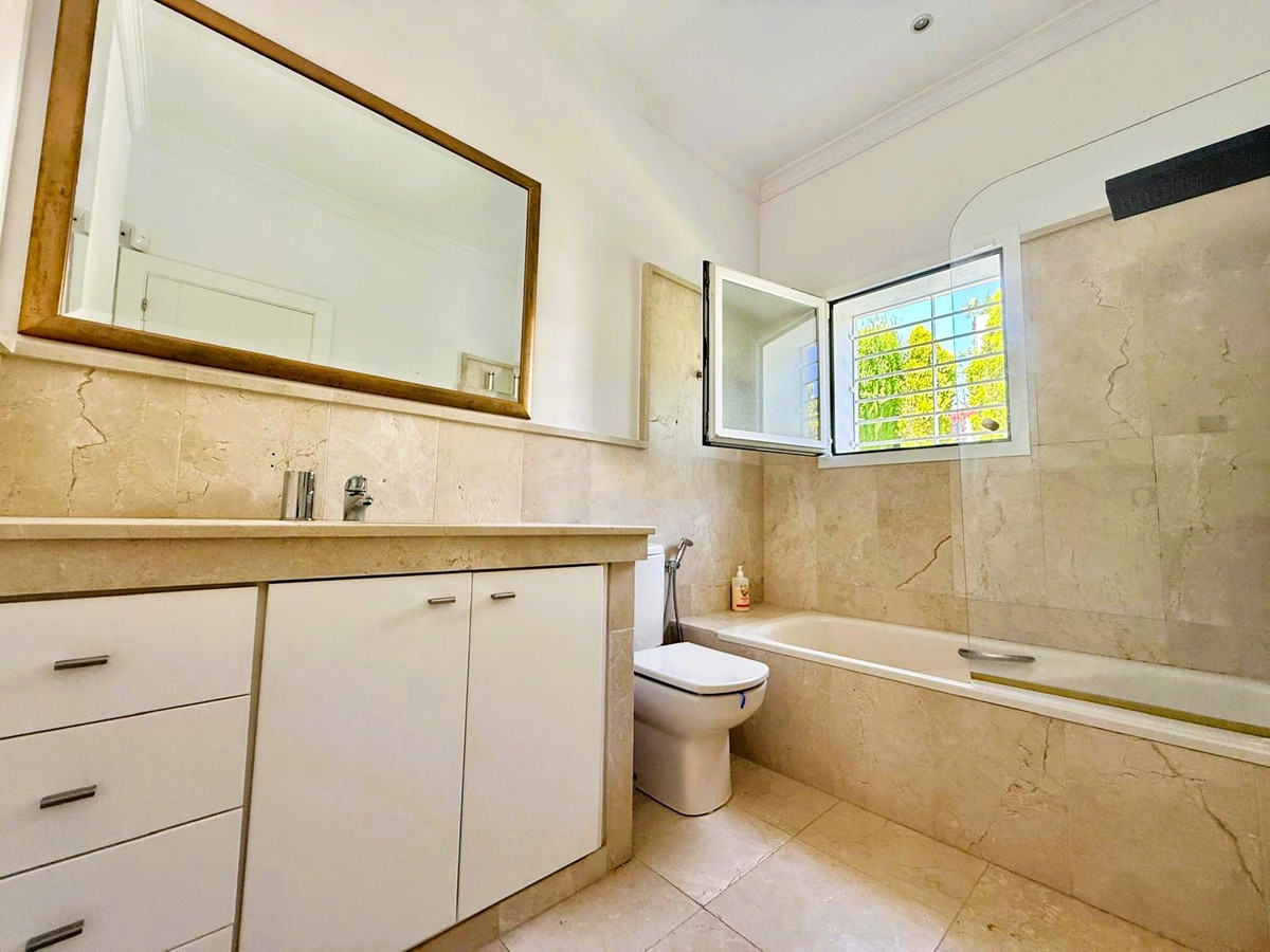 5 Bed Townhouse for sale in Benahavís Costa Del Sol, Málaga, Spain