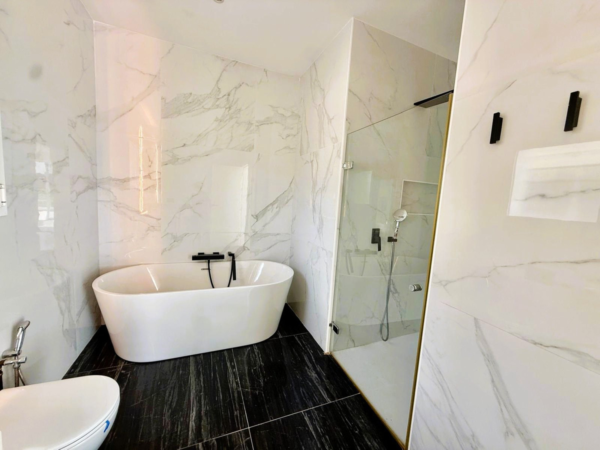 5 Bed Townhouse for sale in Benahavís Costa Del Sol, Málaga, Spain