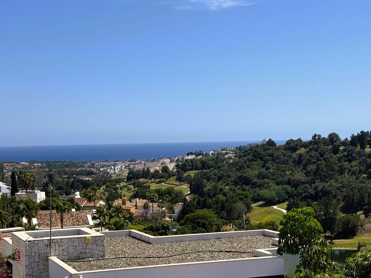 5 Bed Townhouse for sale in Benahavís Costa Del Sol, Málaga, Spain
