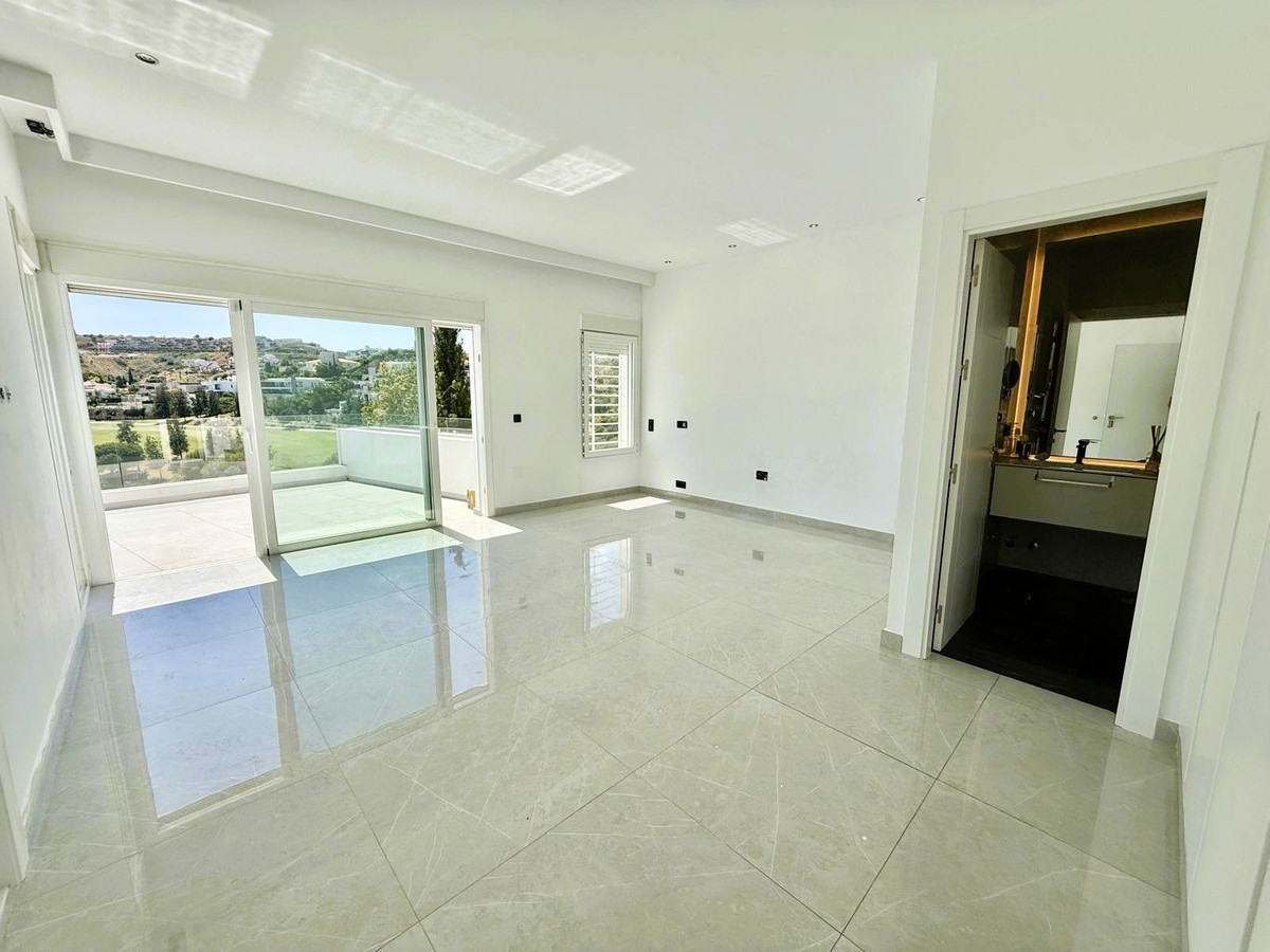 5 Bed Townhouse for sale in Benahavís Costa Del Sol, Málaga, Spain