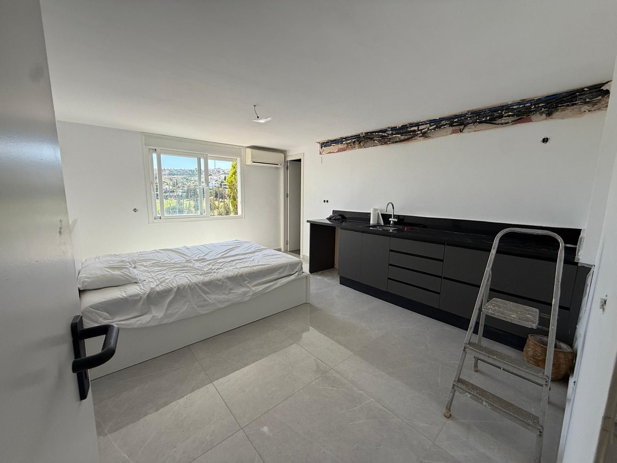 5 Bed Townhouse for sale in Benahavís Costa Del Sol, Málaga, Spain
