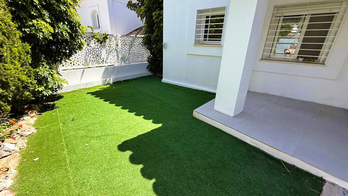 5 Bed Townhouse for sale in Benahavís Costa Del Sol, Málaga, Spain