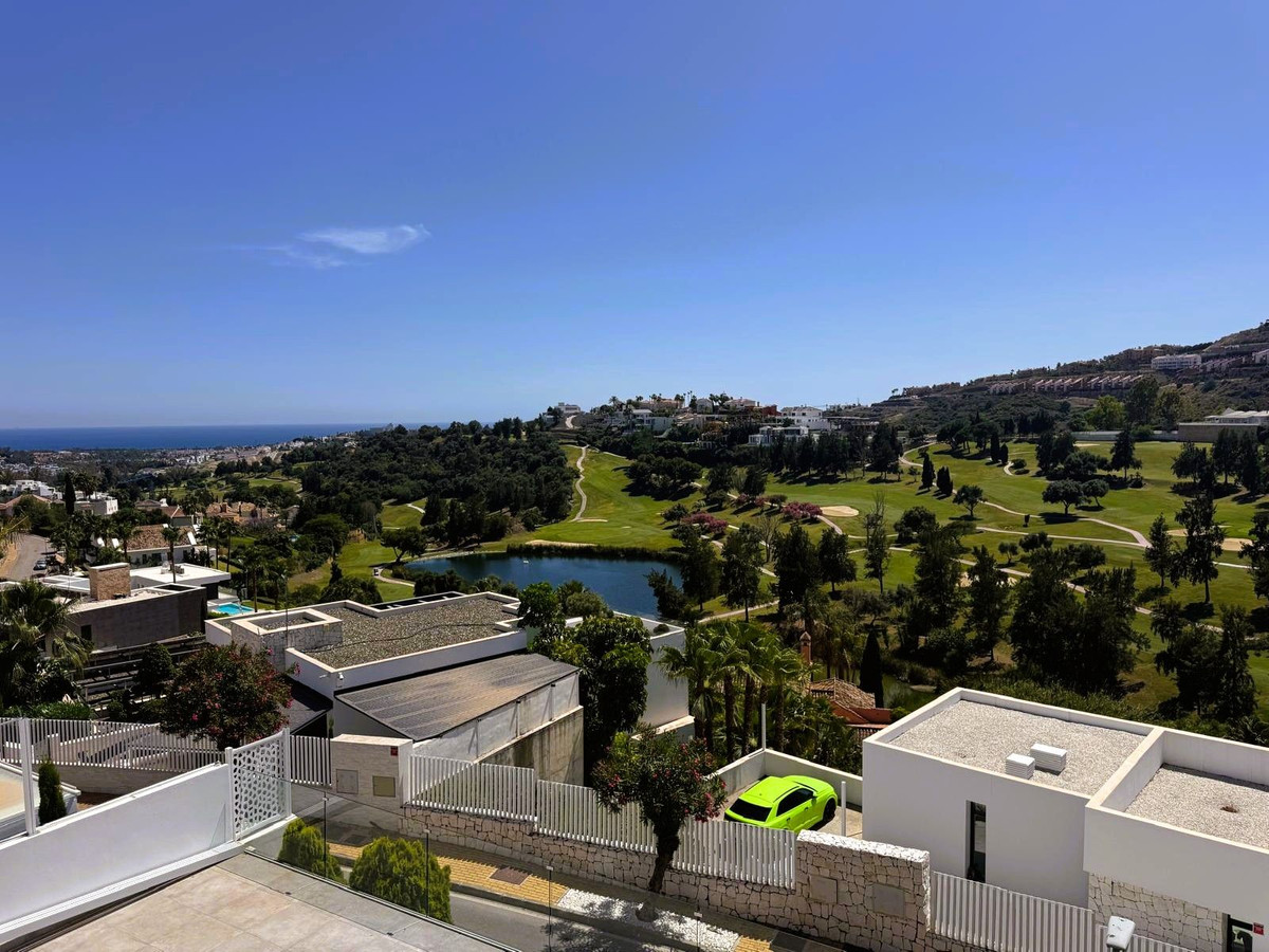 5 Bed Townhouse for sale in Benahavís Costa Del Sol, Málaga, Spain