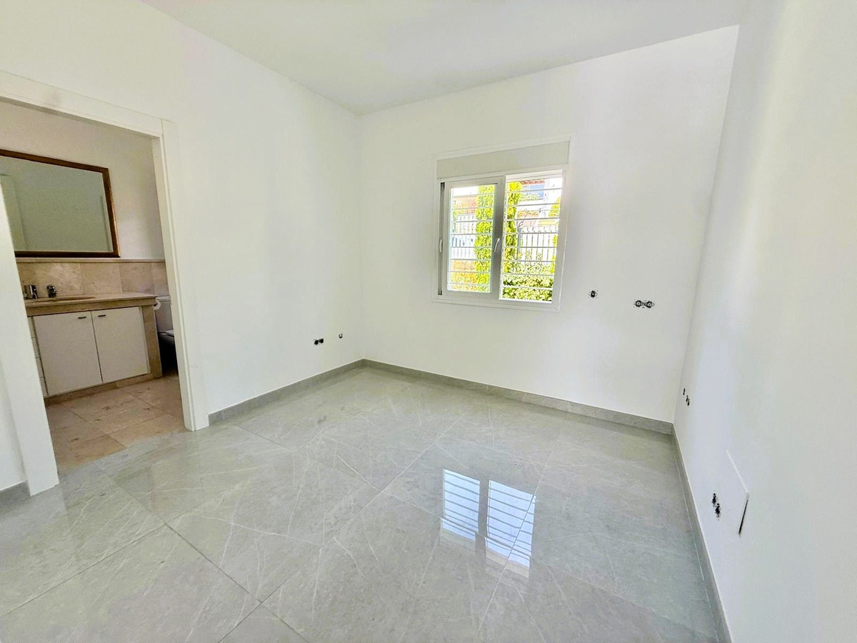 5 Bed Townhouse for sale in Benahavís Costa Del Sol, Málaga, Spain
