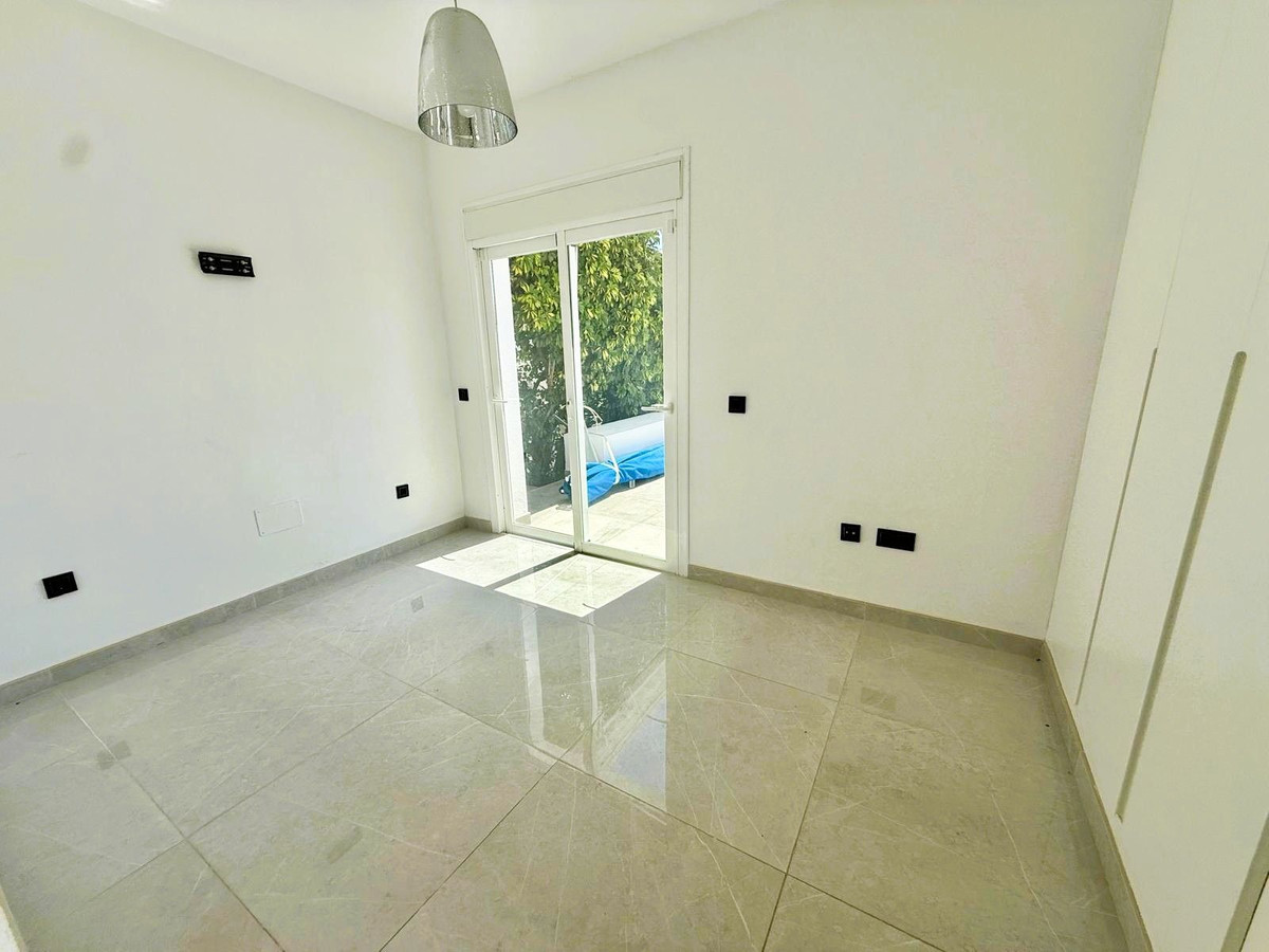 5 Bed Townhouse for sale in Benahavís Costa Del Sol, Málaga, Spain