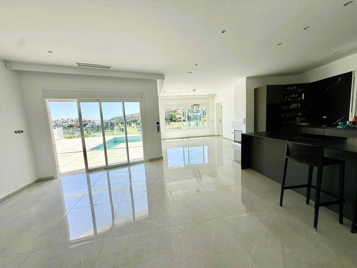 5 Bed Townhouse for sale in Benahavís Costa Del Sol, Málaga, Spain