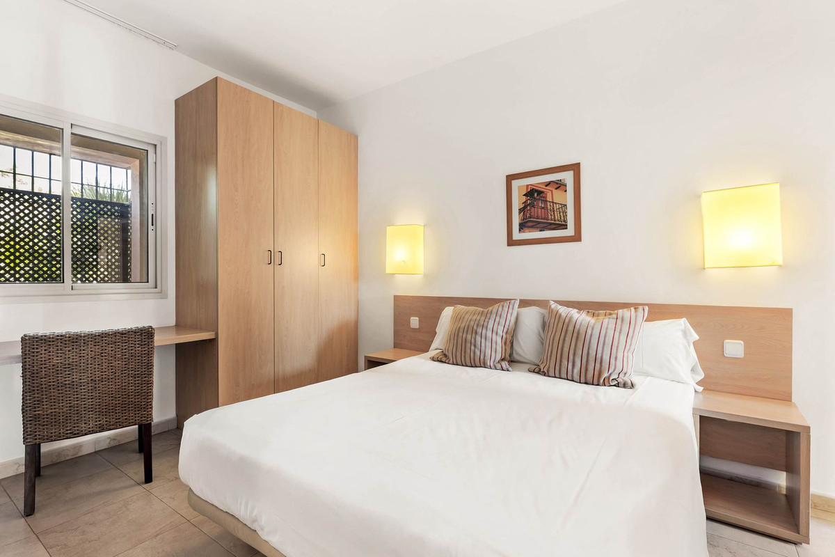 Se vende Apartamento Planta Media de 2 dormitorios en Costa Del Sol, Málaga, España