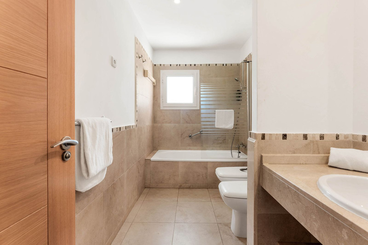 Se vende Apartamento Planta Media de 2 dormitorios en Costa Del Sol, Málaga, España