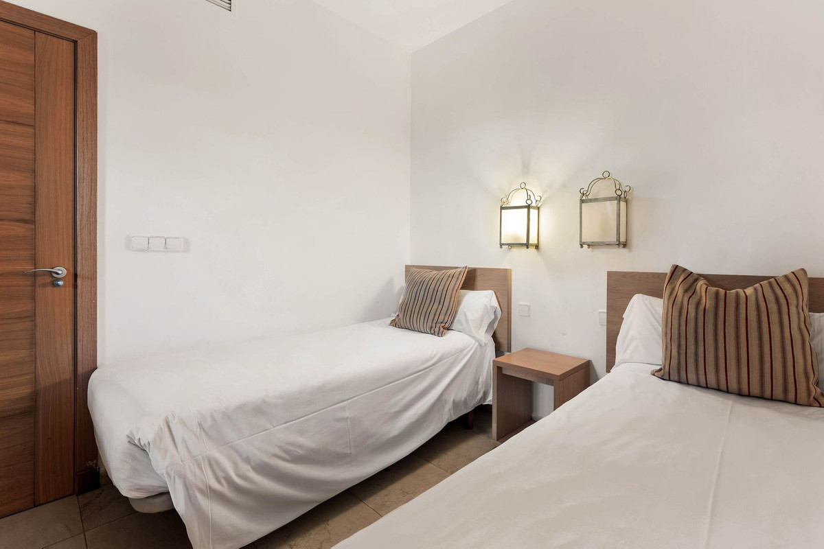Se vende Apartamento Planta Media de 2 dormitorios en Costa Del Sol, Málaga, España