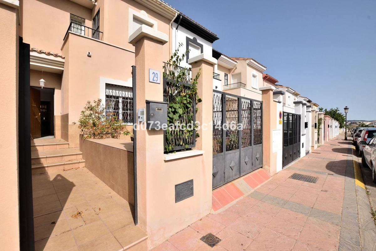 3 Bed Townhouse for sale in Ronda Costa Del Sol, Málaga, Spain