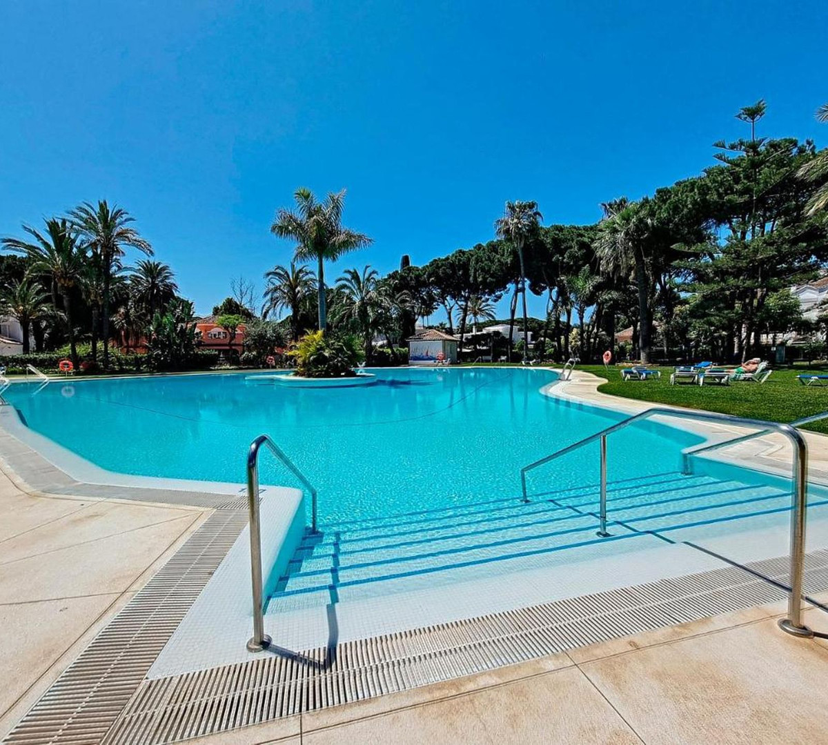 3 Bed Apartment for sale in Estepona Costa Del Sol, Málaga, Spain
