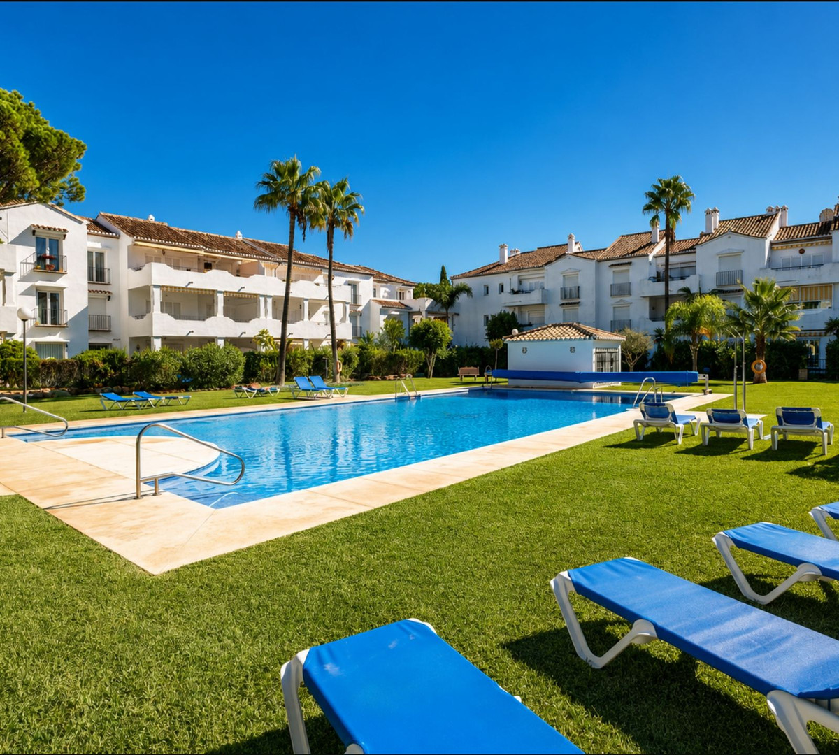 3 Bed Apartment for sale in Estepona Costa Del Sol, Málaga, Spain