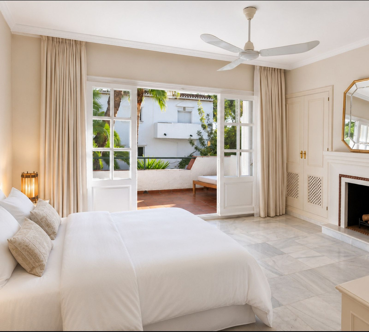 3 Bed Apartment for sale in Estepona Costa Del Sol, Málaga, Spain