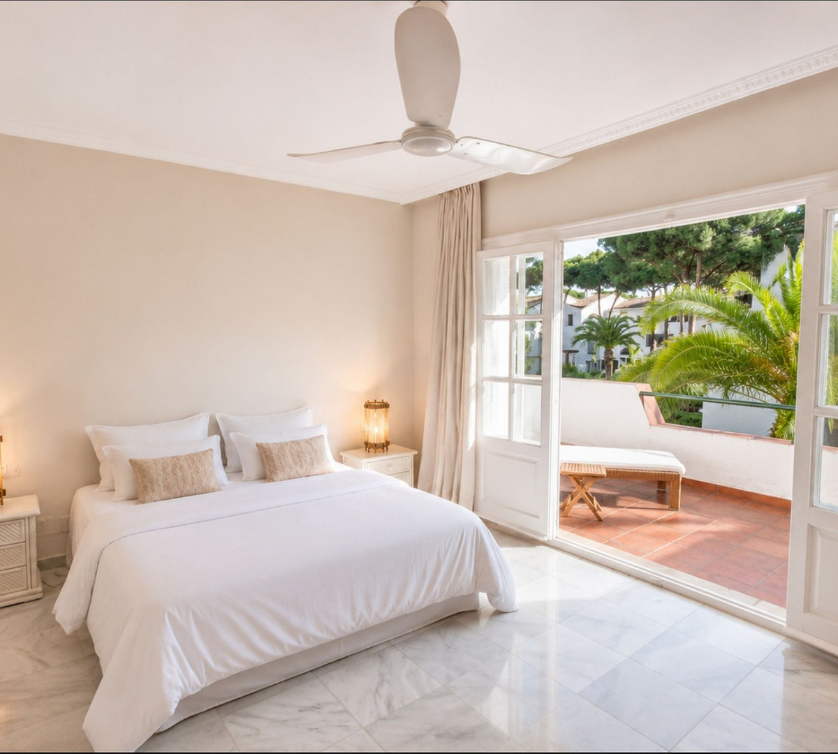 3 Bed Apartment for sale in Estepona Costa Del Sol, Málaga, Spain