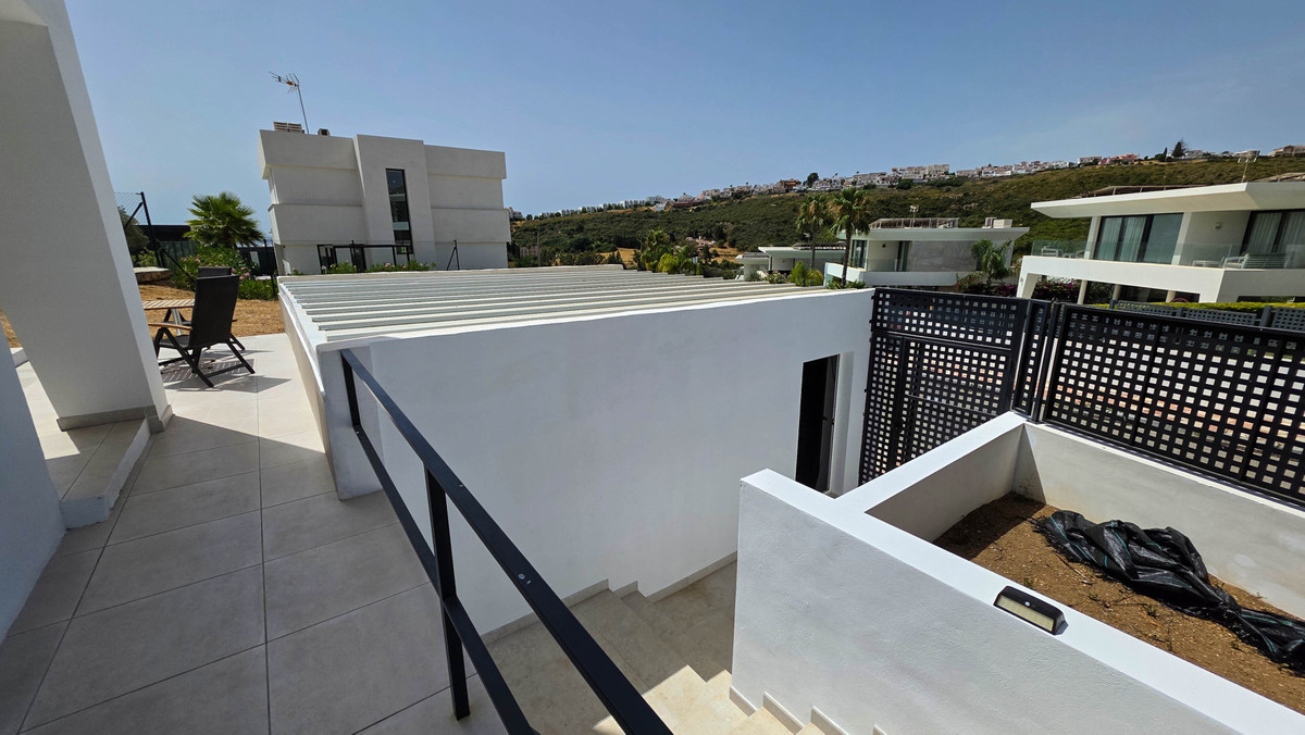 3 Bed Townhouse for sale in La Duquesa Costa Del Sol, Málaga, Spain