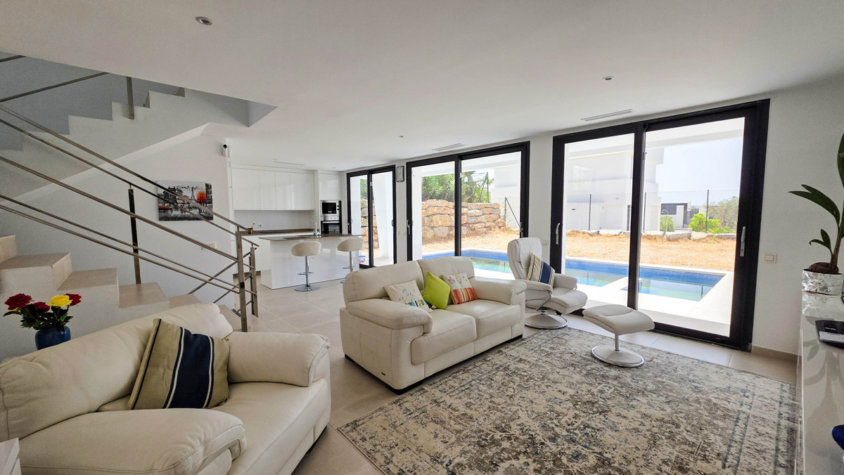 3 Bed Townhouse for sale in La Duquesa Costa Del Sol, Málaga, Spain