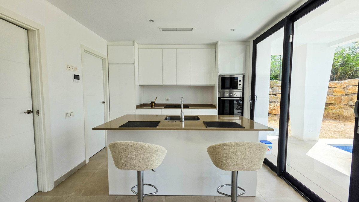 3 Bed Townhouse for sale in La Duquesa Costa Del Sol, Málaga, Spain