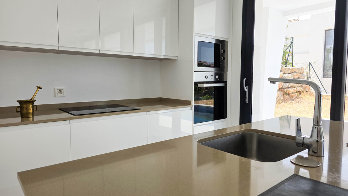 3 Bed Townhouse for sale in La Duquesa Costa Del Sol, Málaga, Spain
