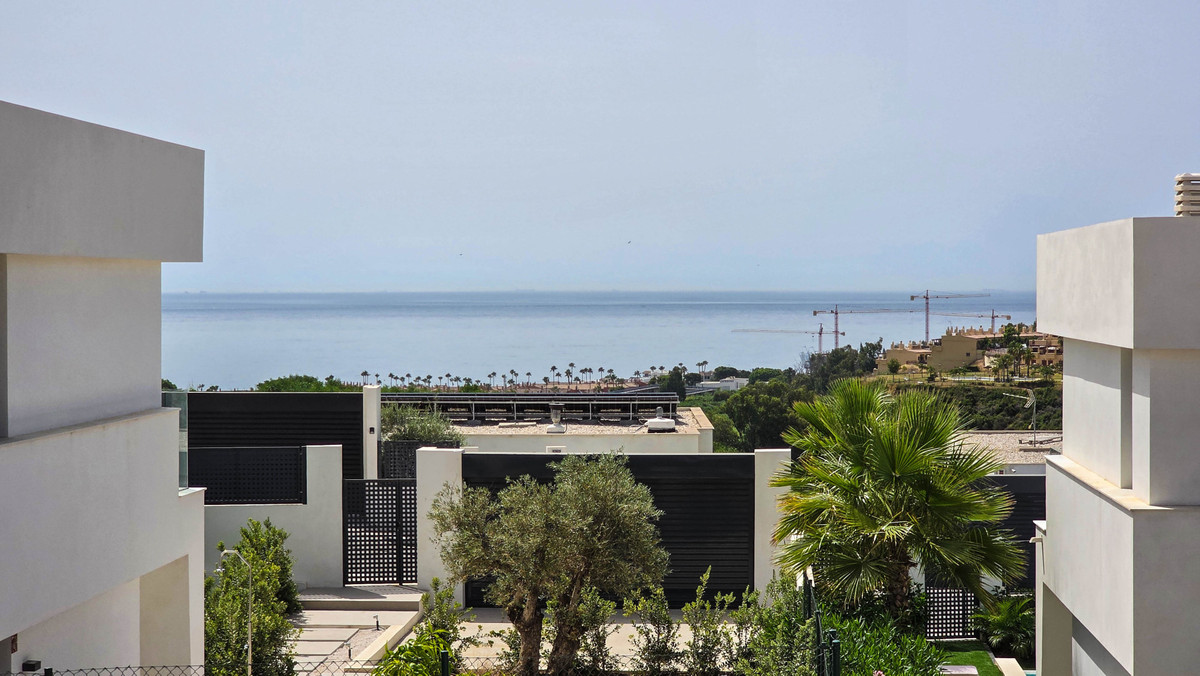 3 Bed Townhouse for sale in La Duquesa Costa Del Sol, Málaga, Spain