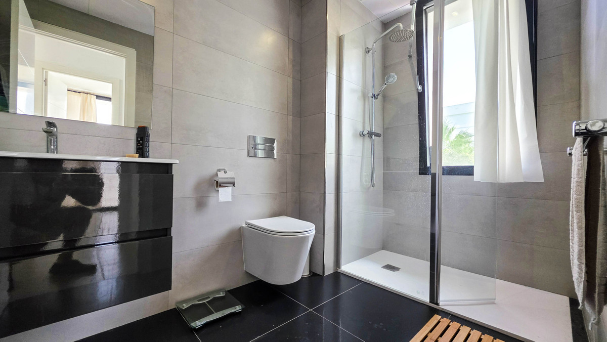 3 Bed Townhouse for sale in La Duquesa Costa Del Sol, Málaga, Spain