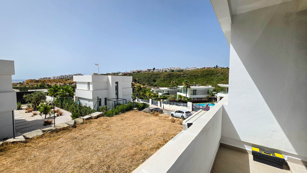 3 Bed Townhouse for sale in La Duquesa Costa Del Sol, Málaga, Spain