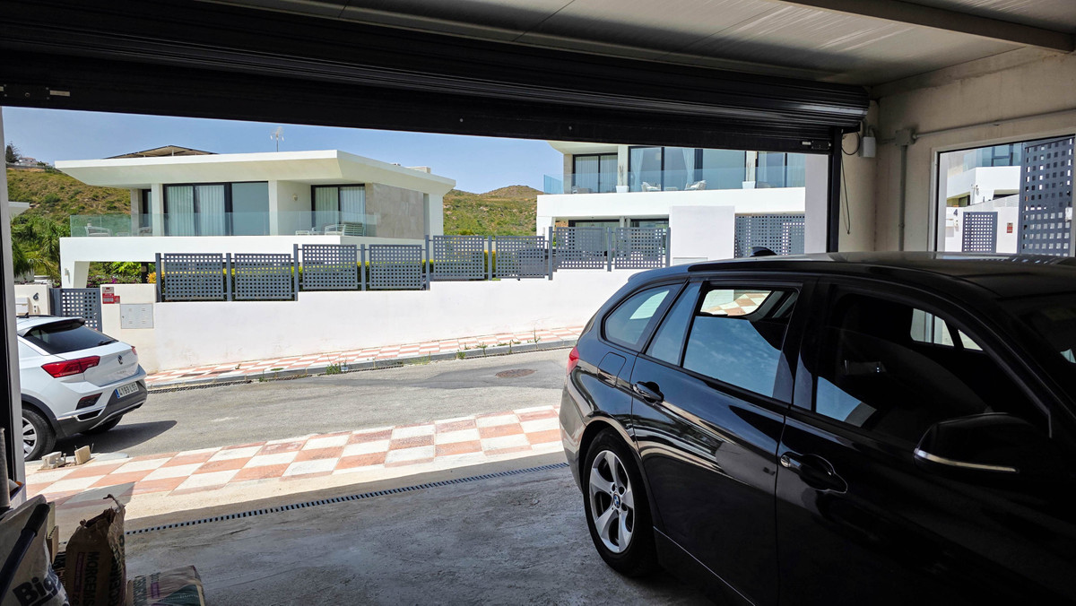 3 Bed Townhouse for sale in La Duquesa Costa Del Sol, Málaga, Spain