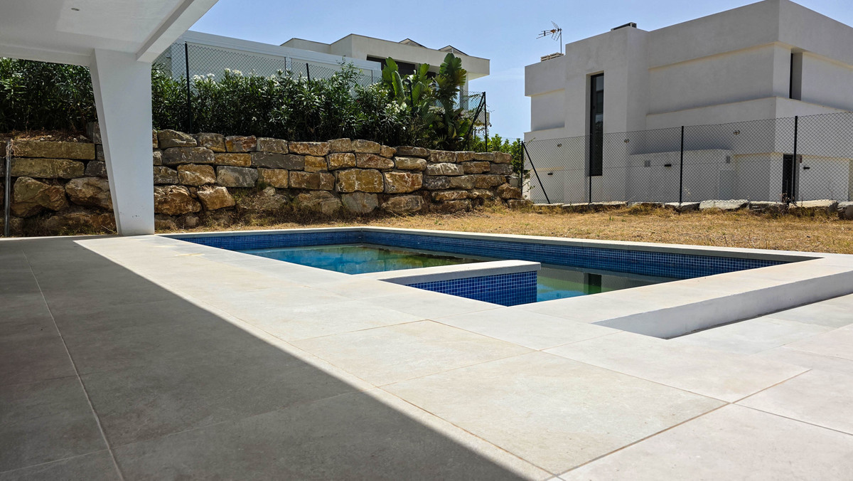 3 Bed Townhouse for sale in La Duquesa Costa Del Sol, Málaga, Spain