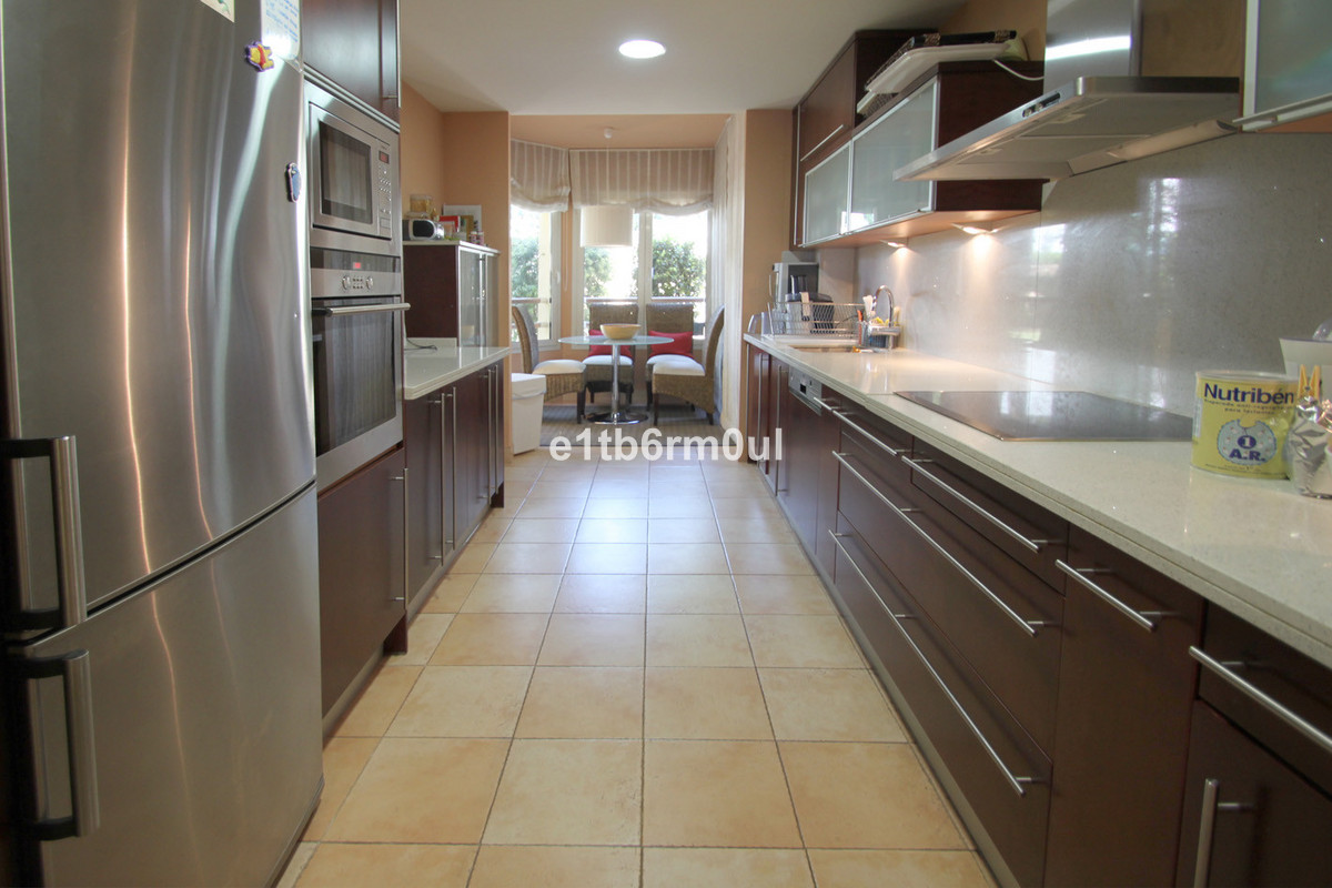 3 Bed Apartment for sale in The Golden Mile Costa Del Sol, Málaga, Spain