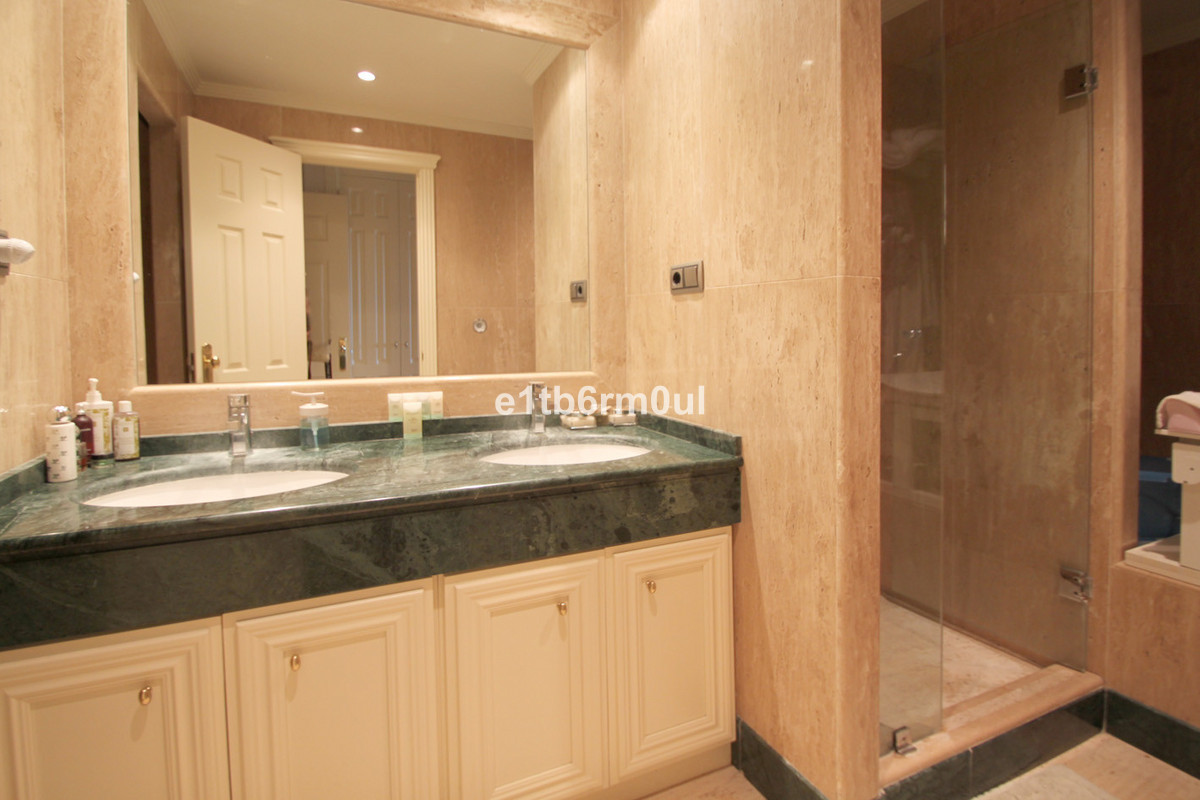 3 Bed Apartment for sale in The Golden Mile Costa Del Sol, Málaga, Spain