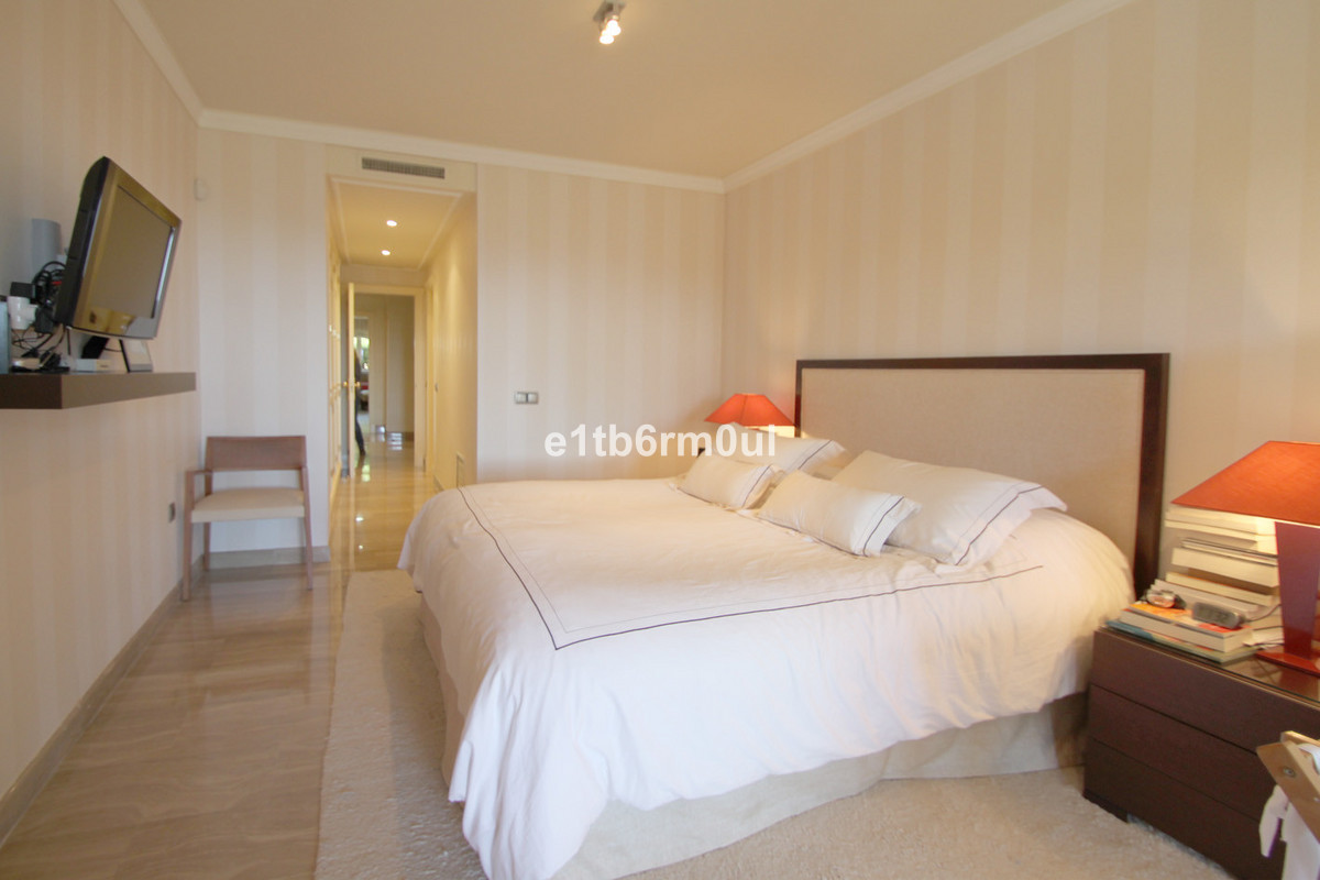 3 Bed Apartment for sale in The Golden Mile Costa Del Sol, Málaga, Spain