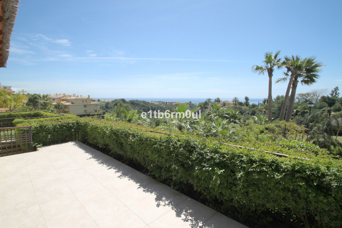 3 Bed Apartment for sale in The Golden Mile Costa Del Sol, Málaga, Spain