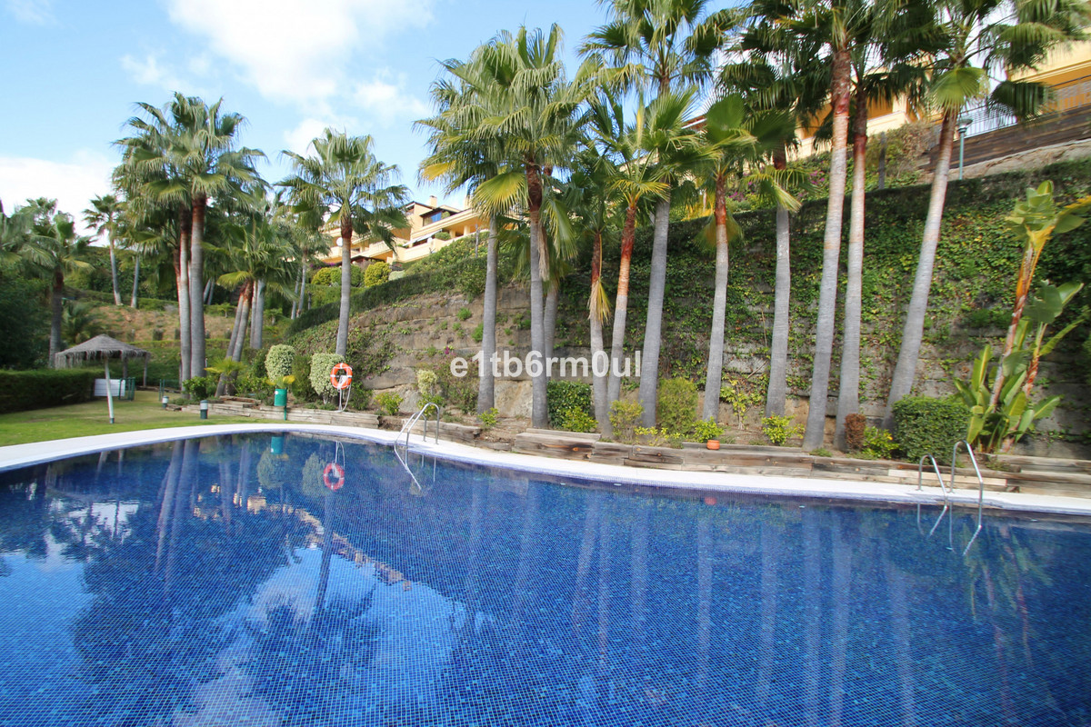 3 Bed Apartment for sale in The Golden Mile Costa Del Sol, Málaga, Spain