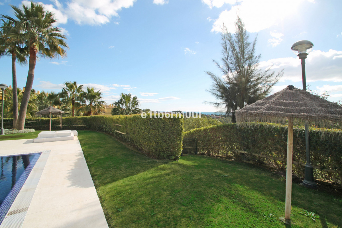 3 Bed Apartment for sale in The Golden Mile Costa Del Sol, Málaga, Spain