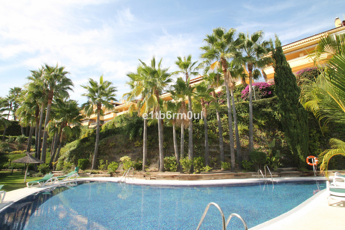 3 Bed Apartment for sale in The Golden Mile Costa Del Sol, Málaga, Spain