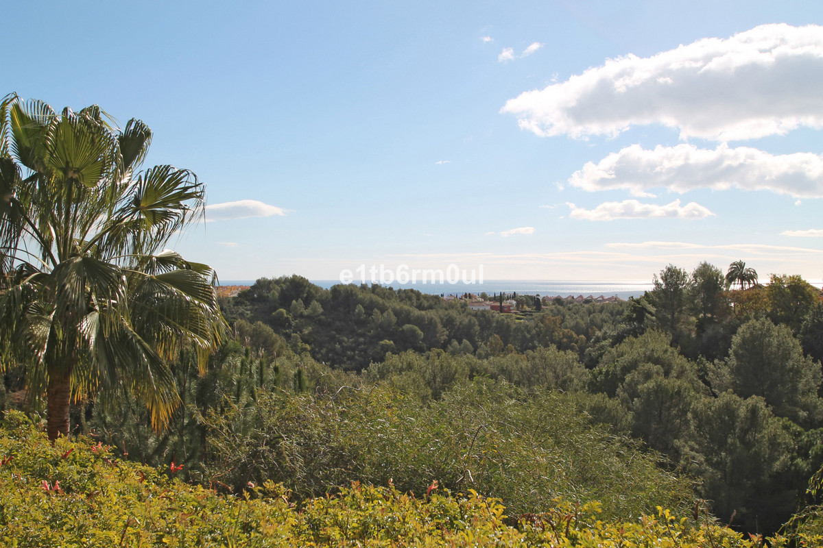 3 Bed Apartment for sale in The Golden Mile Costa Del Sol, Málaga, Spain