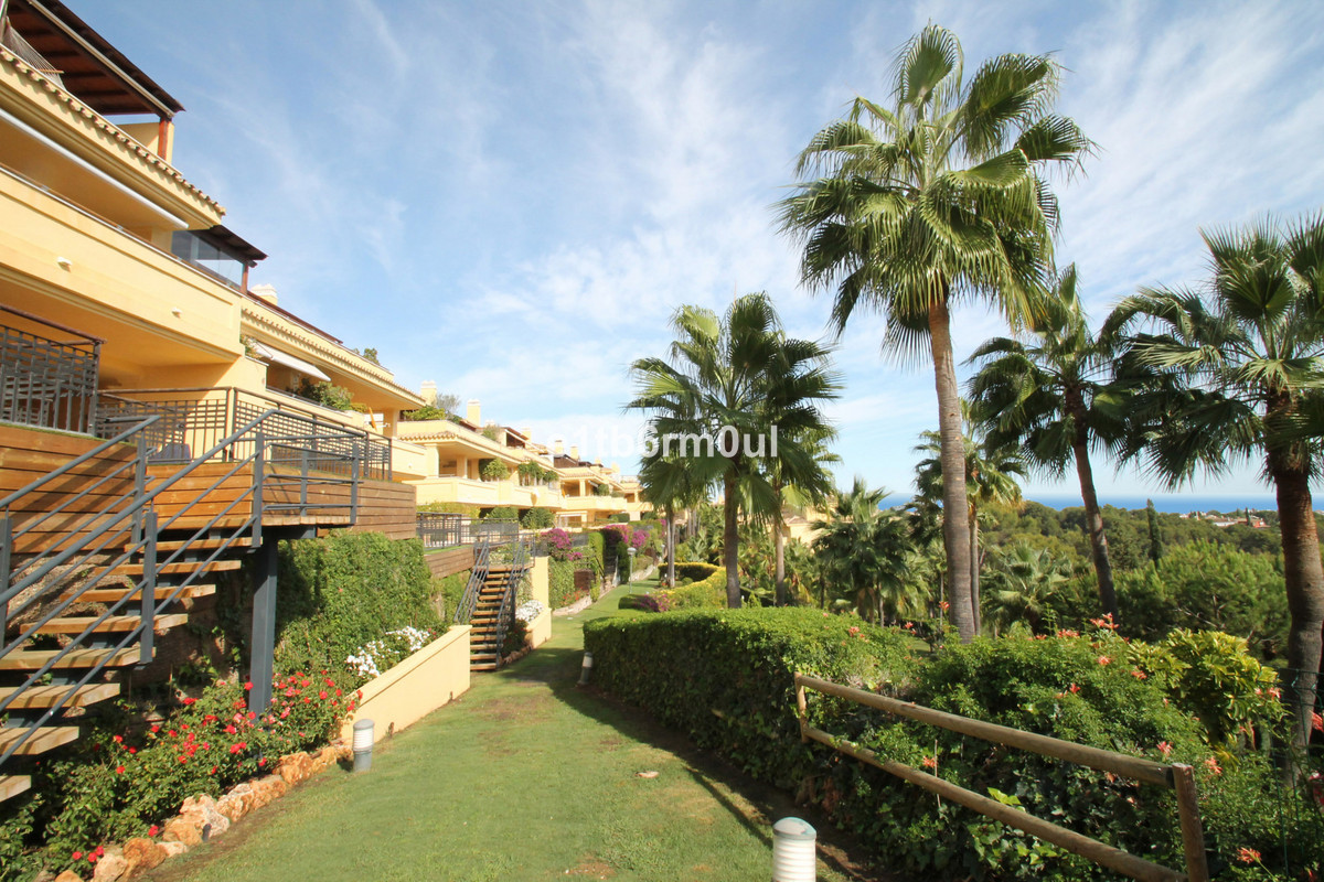 3 Bed Apartment for sale in The Golden Mile Costa Del Sol, Málaga, Spain