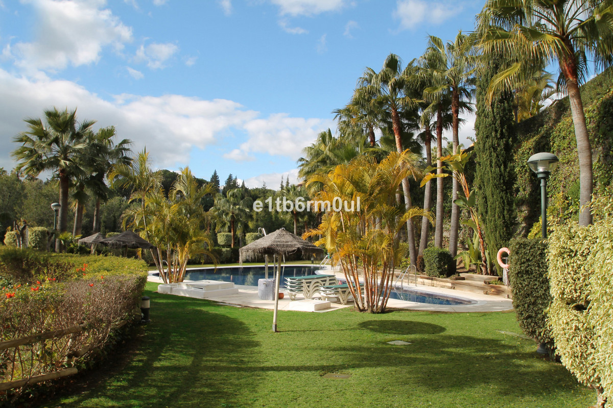3 Bed Apartment for sale in The Golden Mile Costa Del Sol, Málaga, Spain