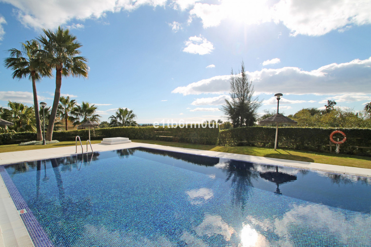 3 Bed Apartment for sale in The Golden Mile Costa Del Sol, Málaga, Spain
