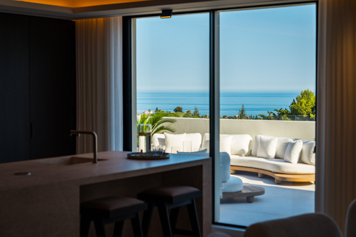 4 Bed Apartment for sale in The Golden Mile Costa Del Sol, Málaga, Spain